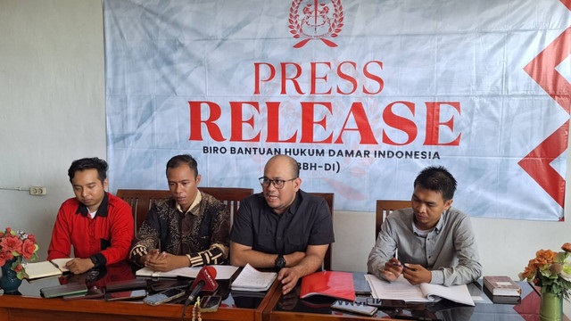 pengacara dini konpress